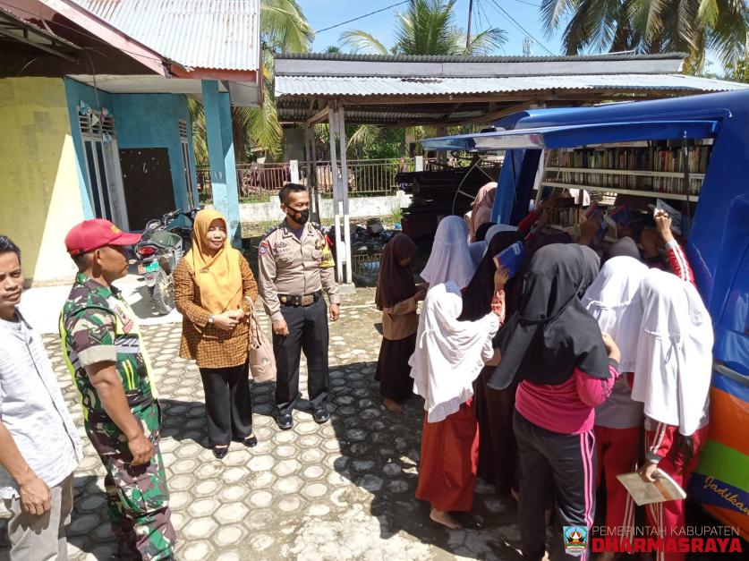 Hadirnya Perpustakaan Keliling di TMMD/N Ke- 113 th 2022 di Nagari koto Besar, Bonjol dan Abai Siat Kecamatan Koto Besar Kabupaten Dharmasraya,