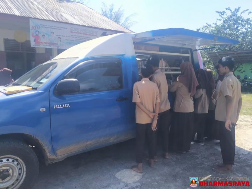 Mobil Perpustakaan Keliling Kunjungi Sekolah- sekolah di Kecamatan IX Koto